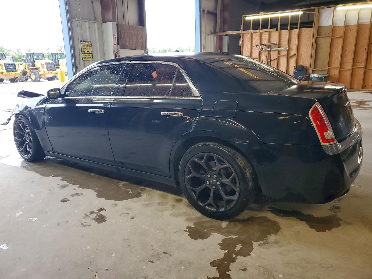 2012 Chrysler 300C - Фото 2