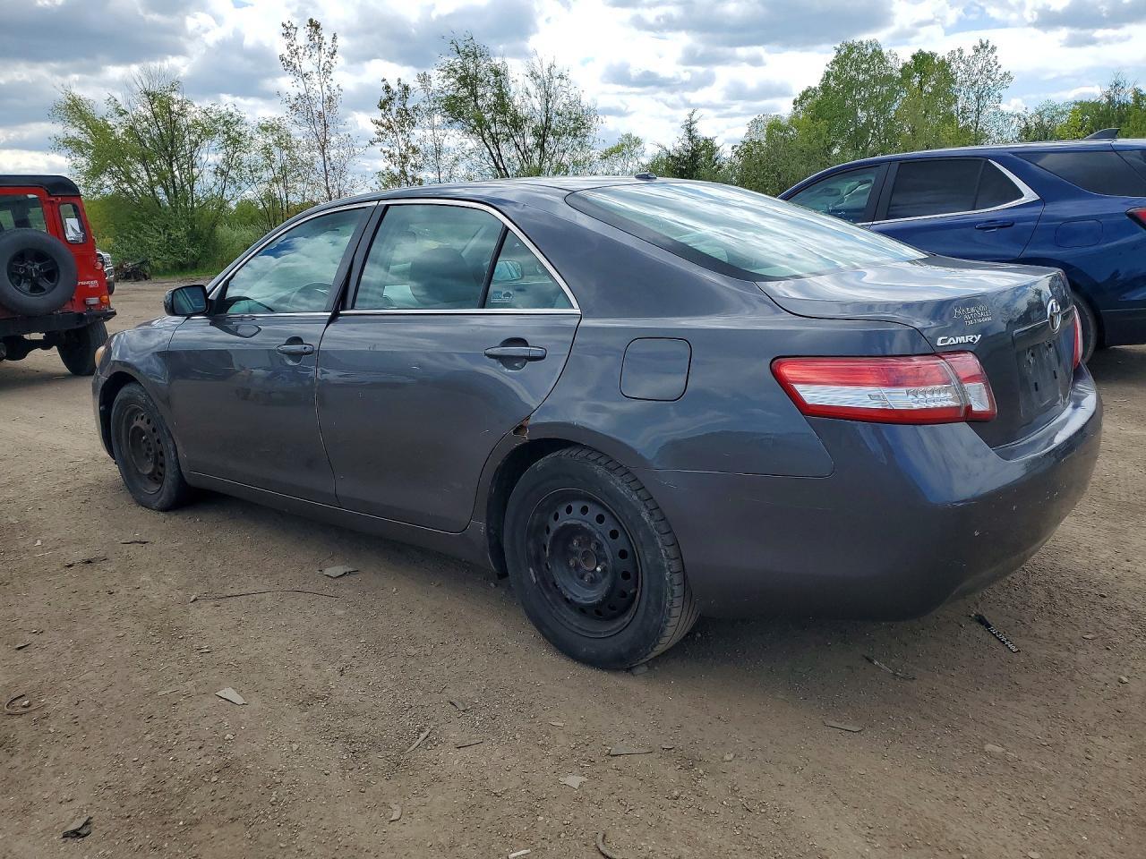 2011 Toyota Camry Le - Фото 2