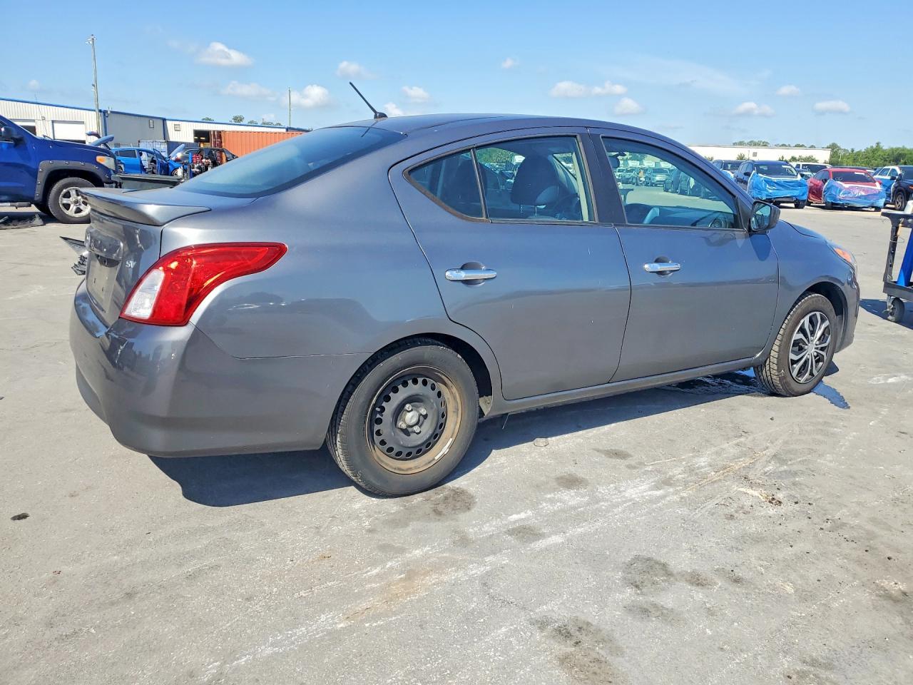 2019 Nissan Versa Sv - Image 3