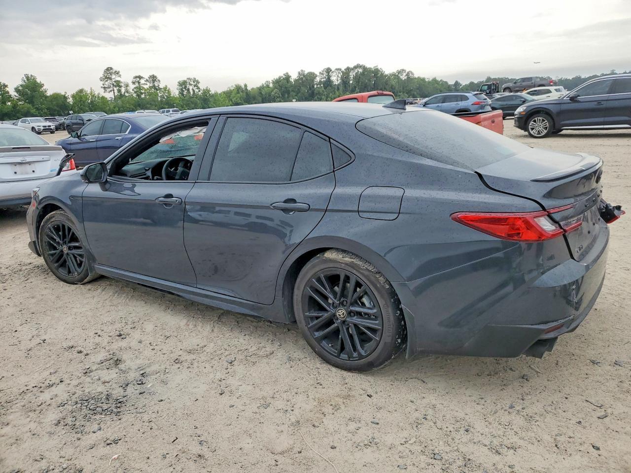 2025 Toyota Camry - Фото 2