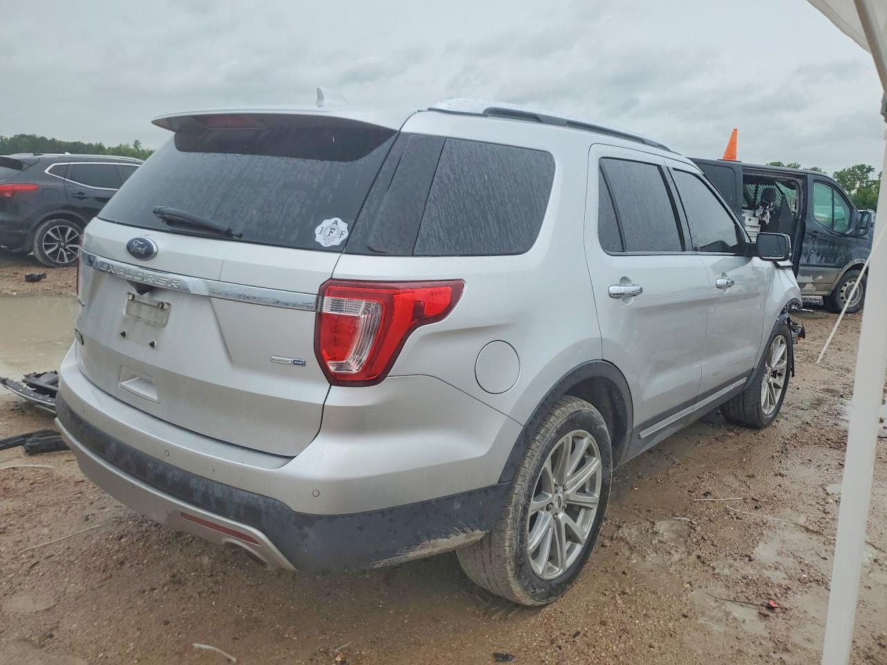 2016 Ford Explorer Limited - Image 3