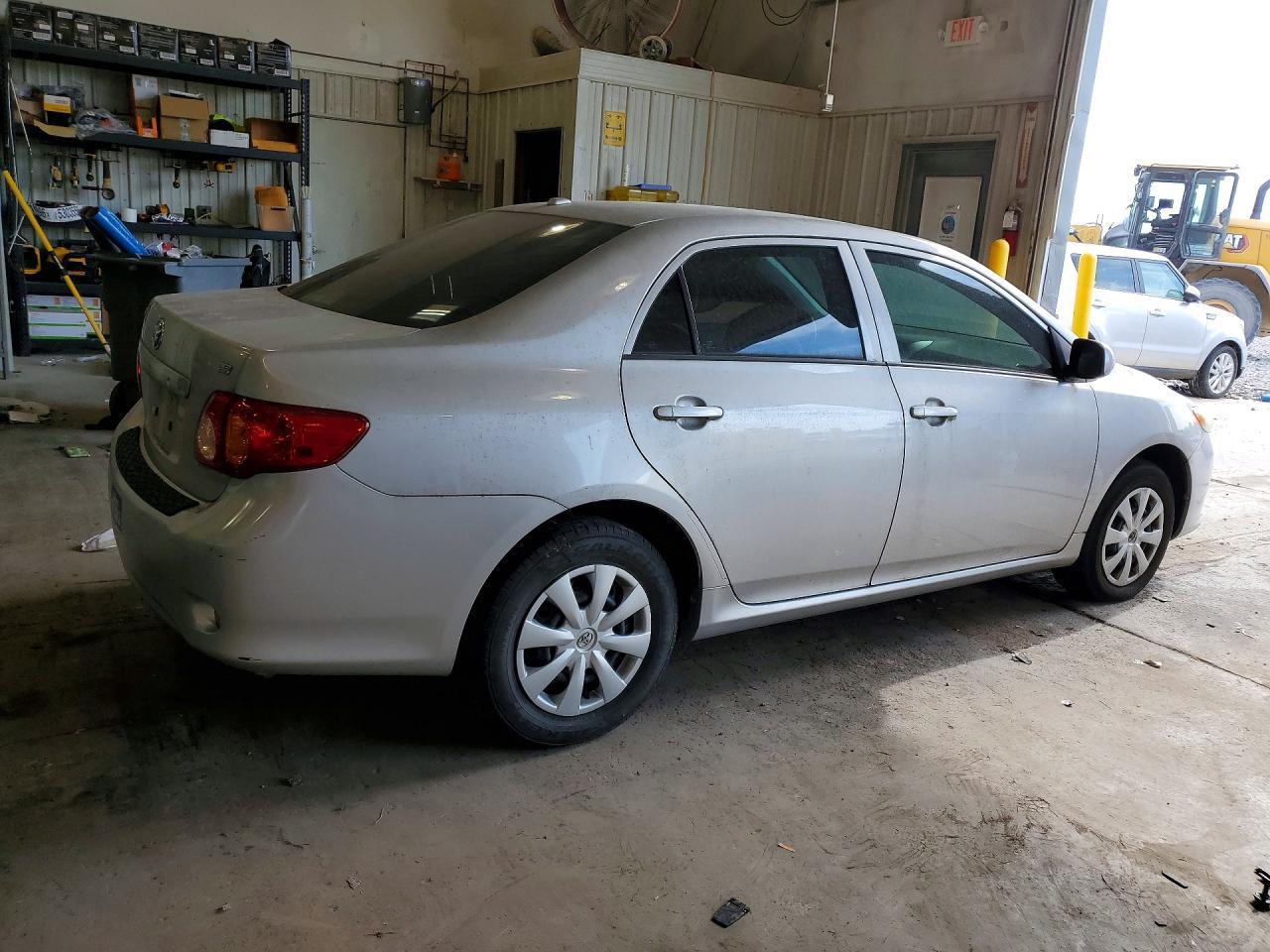 2010 Toyota Corolla Le - Фото 3