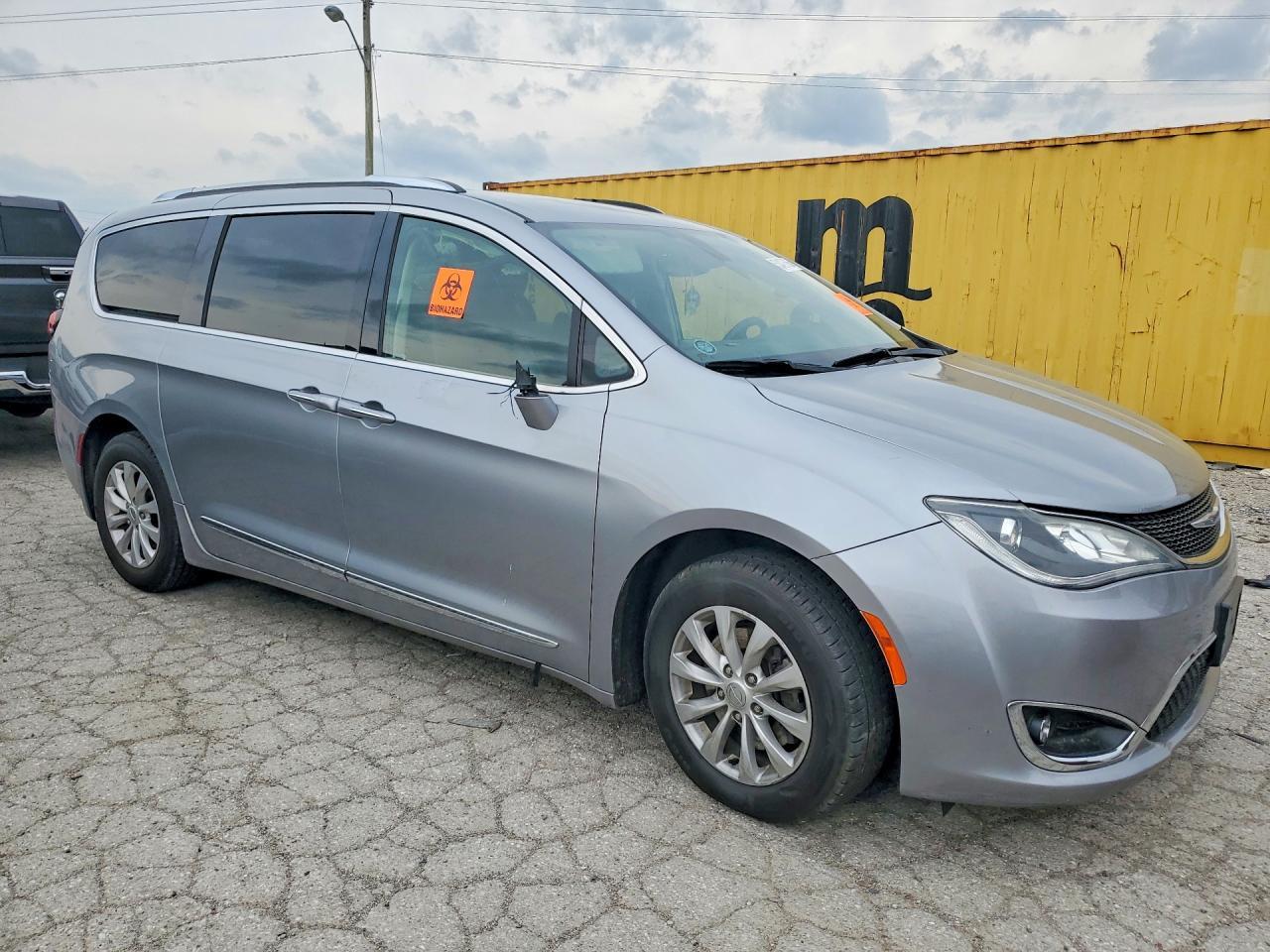 2019 Chrysler Pacifica Touring L - Image 4