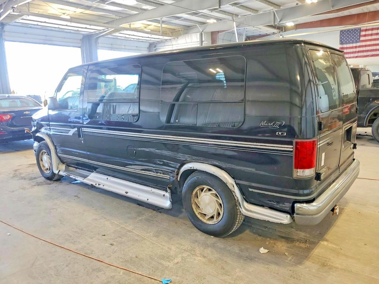 2000 Ford Econoline E150 Van - Image 2