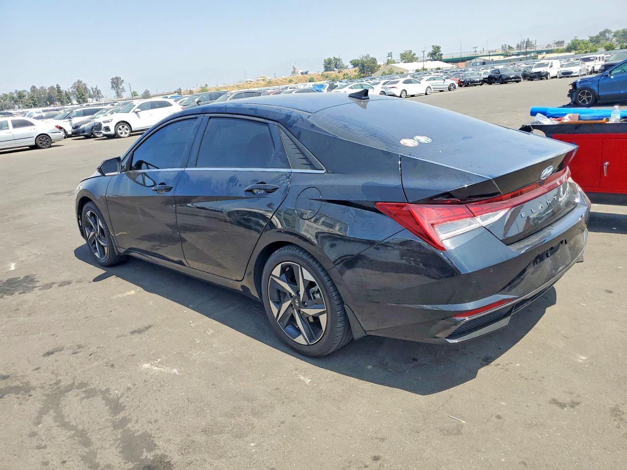 2023 Hyundai Elantra Limited - Image 2
