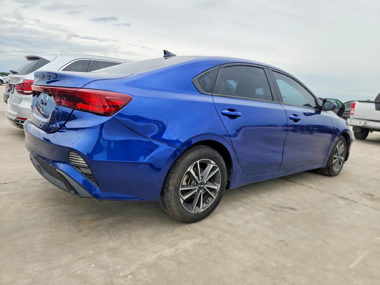 2023 Kia Forte Lxs - Фото 3