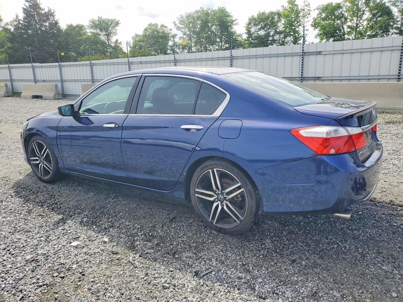 2015 Honda Accord Sport - Image 2