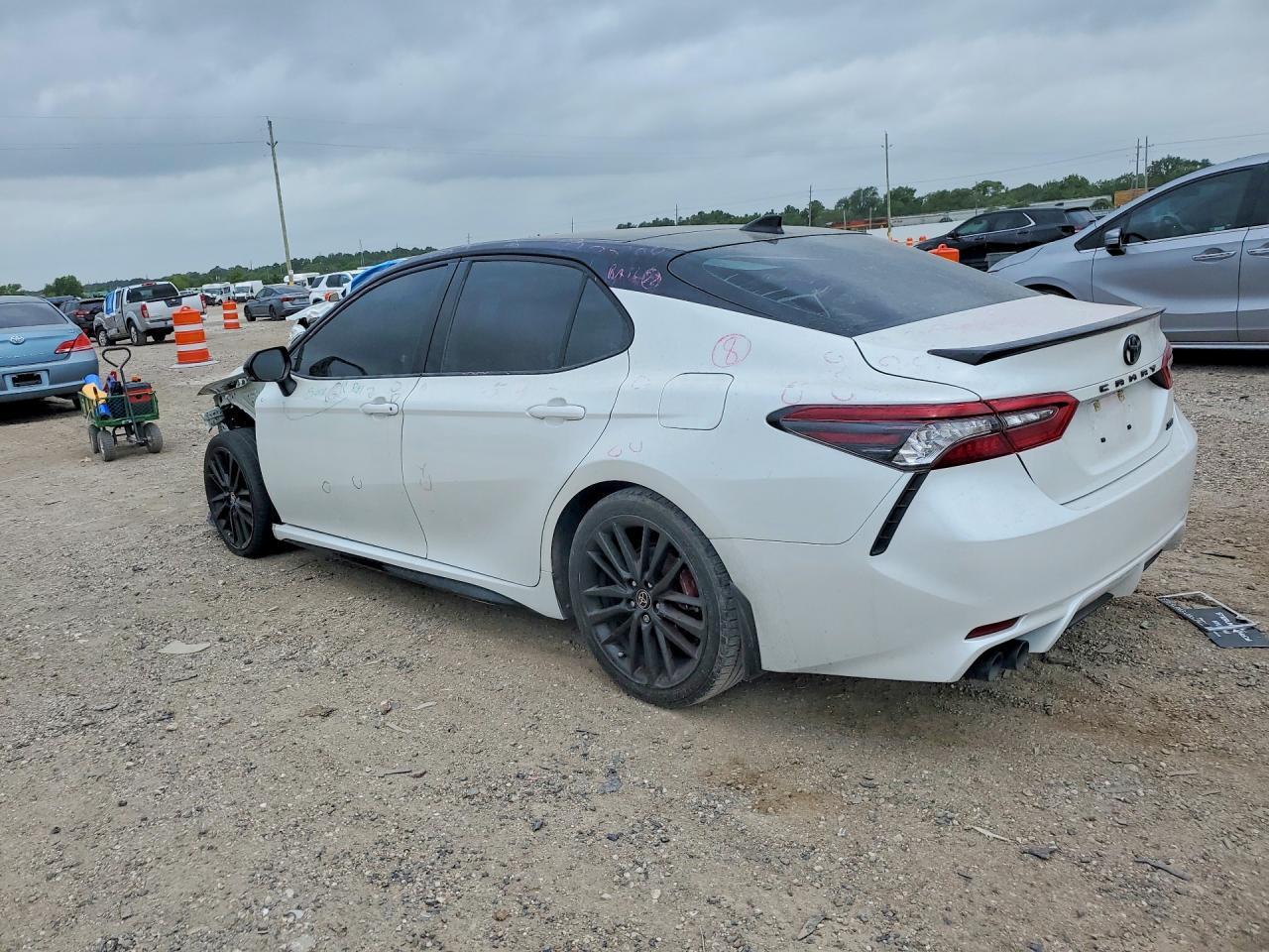 2021 Toyota Camry Xse - Фото 2