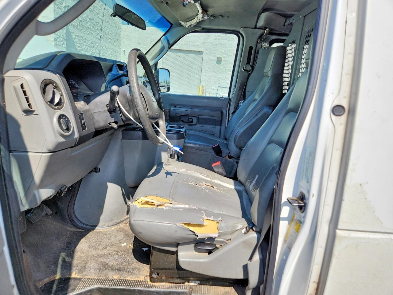 2010 Ford E250 Delivery Van - Фото 7