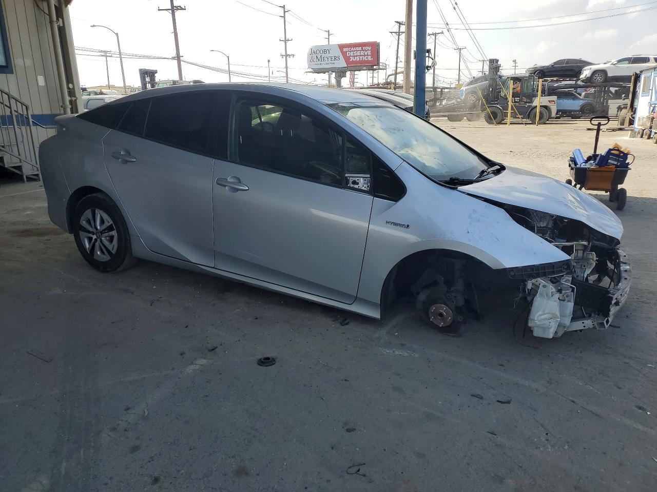2018 Toyota Prius Two - Фото 4