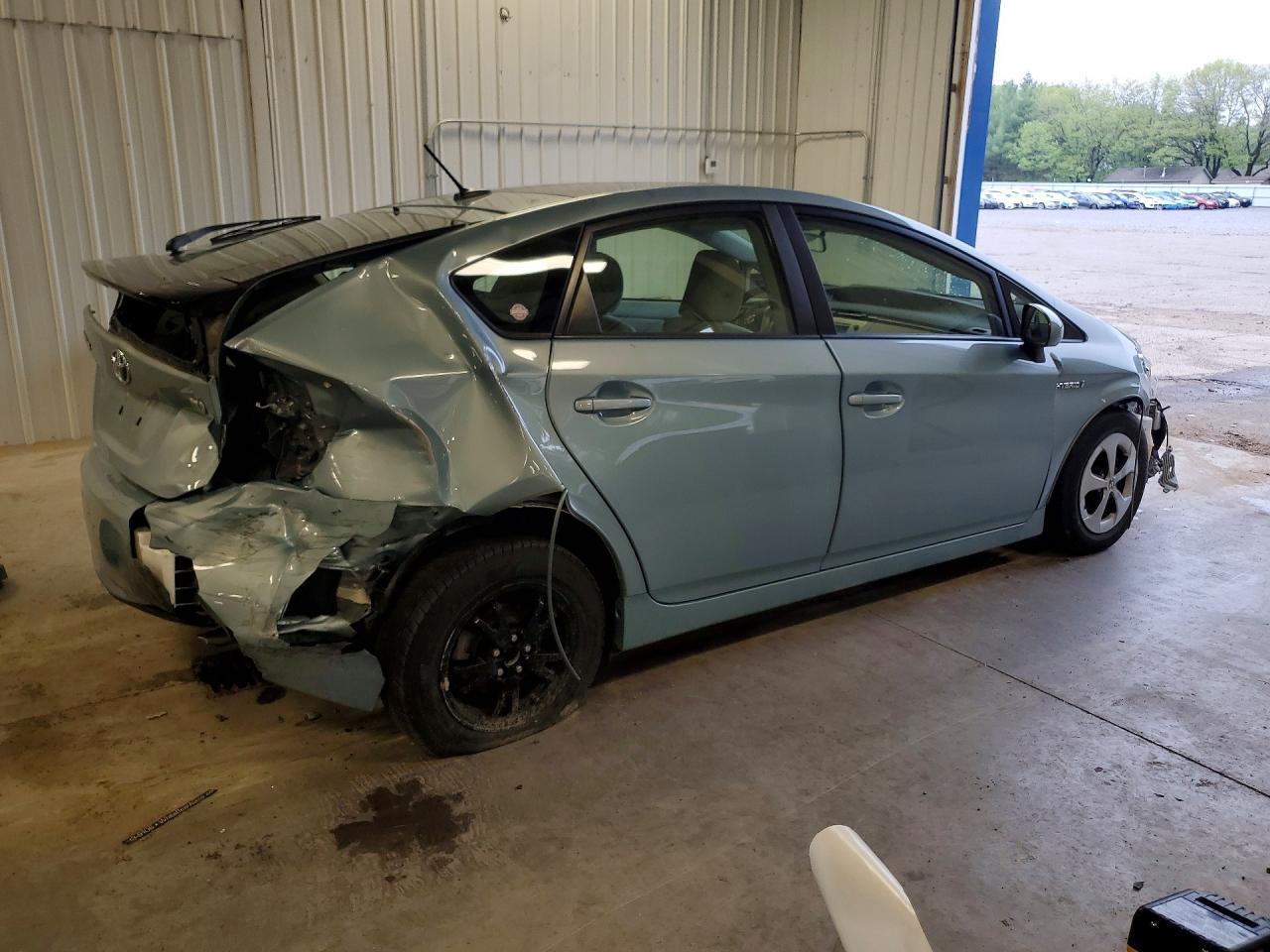 2014 Toyota Prius Three - Фото 3