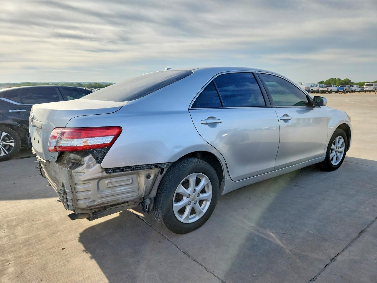 2011 Toyota Camry Le - Фото 3