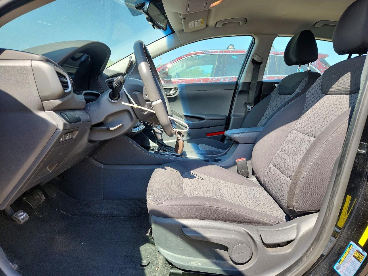 2019 Hyundai Ioniq Plug-In Hybrid Base - Фото 7