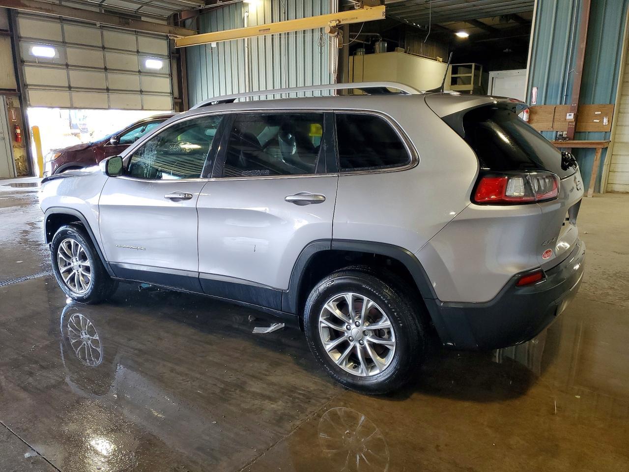 2019 Jeep Cherokee Latitude Plus - Image 2
