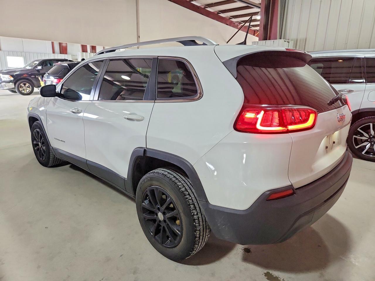 2019 Jeep Cherokee Latitude Plus - Фото 2