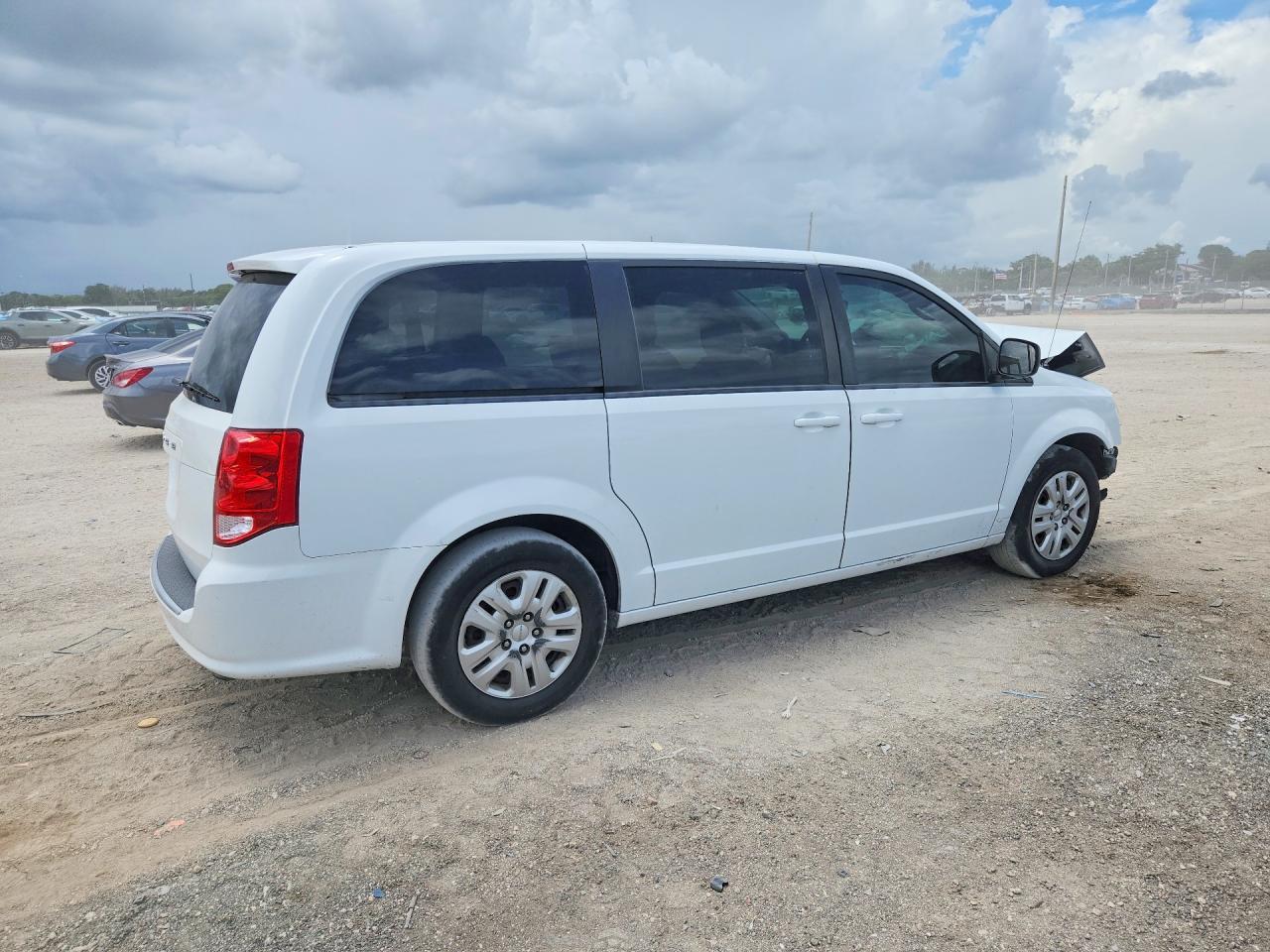 2018 Dodge Grand Caravan Se - Image 3