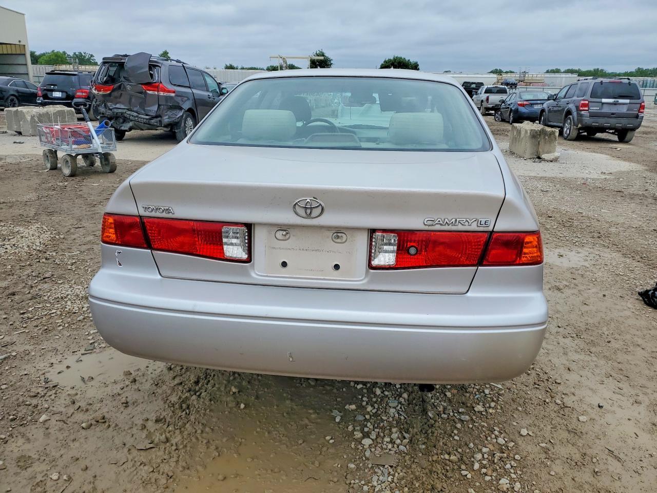 2001 Toyota Camry Le - Фото 6