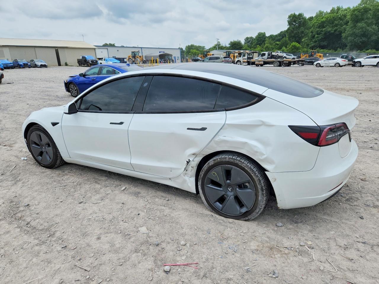 2023 Tesla Model 3 - Фото 2