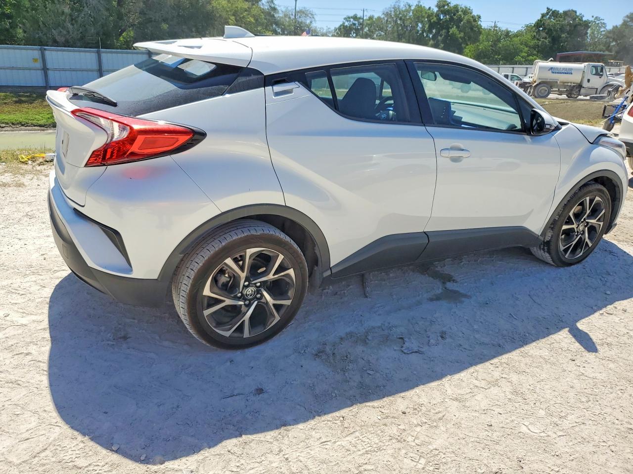 2020 Toyota C-Hr Xle - Image 3