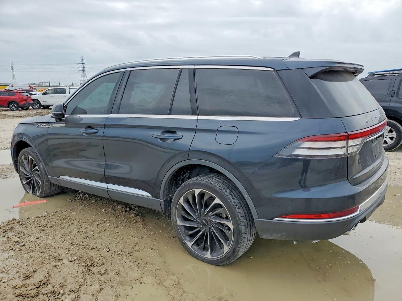 2022 Lincoln Aviator Reserve - Image 2
