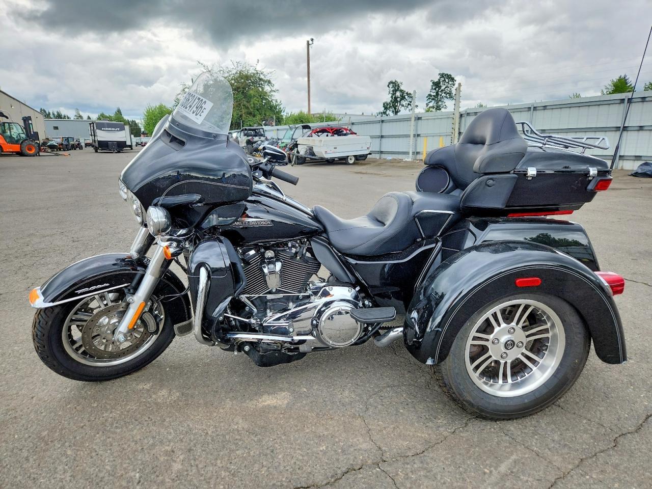 2017 Harley-Davidson Flhtcutg Tri Glide Ultra - Image 3
