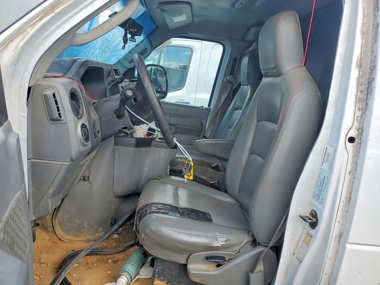 2010 Ford Econoline E150 Van - Фото 7