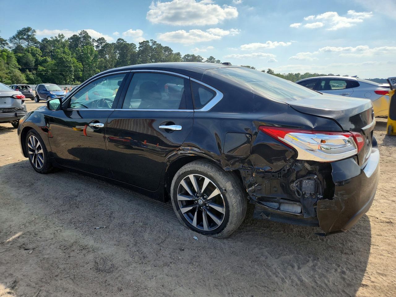 2017 Nissan Altima - Фото 2