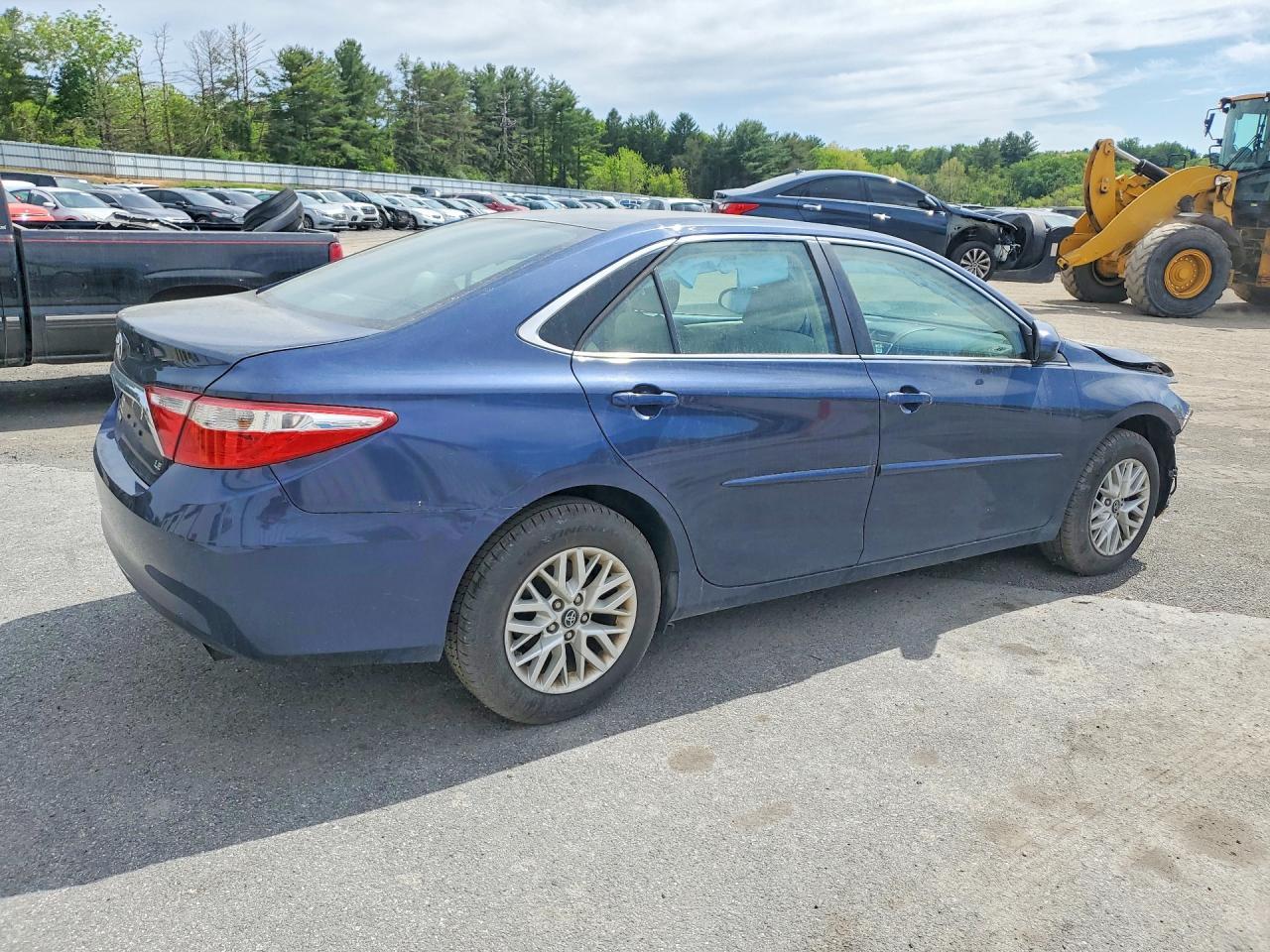 2017 Toyota Camry Le - Фото 3