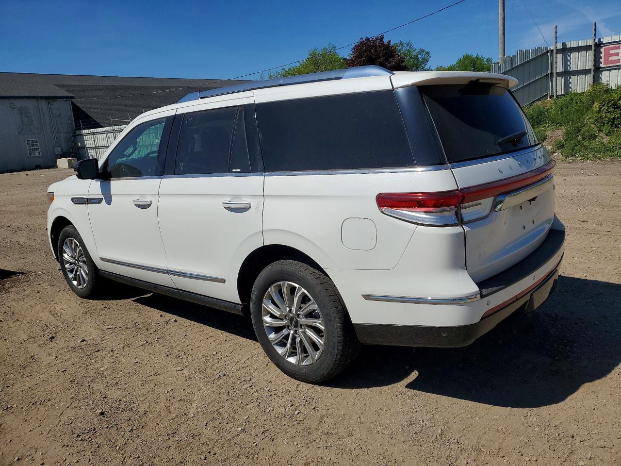 2023 Lincoln Navigator - Image 2