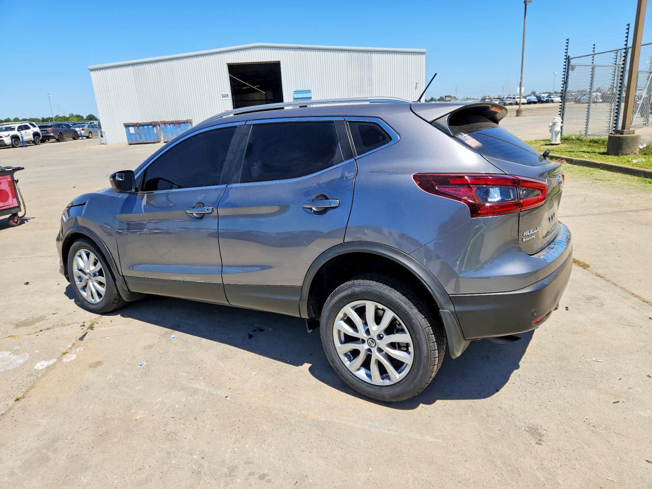 2022 Nissan Rogue Sport Sv - Image 2