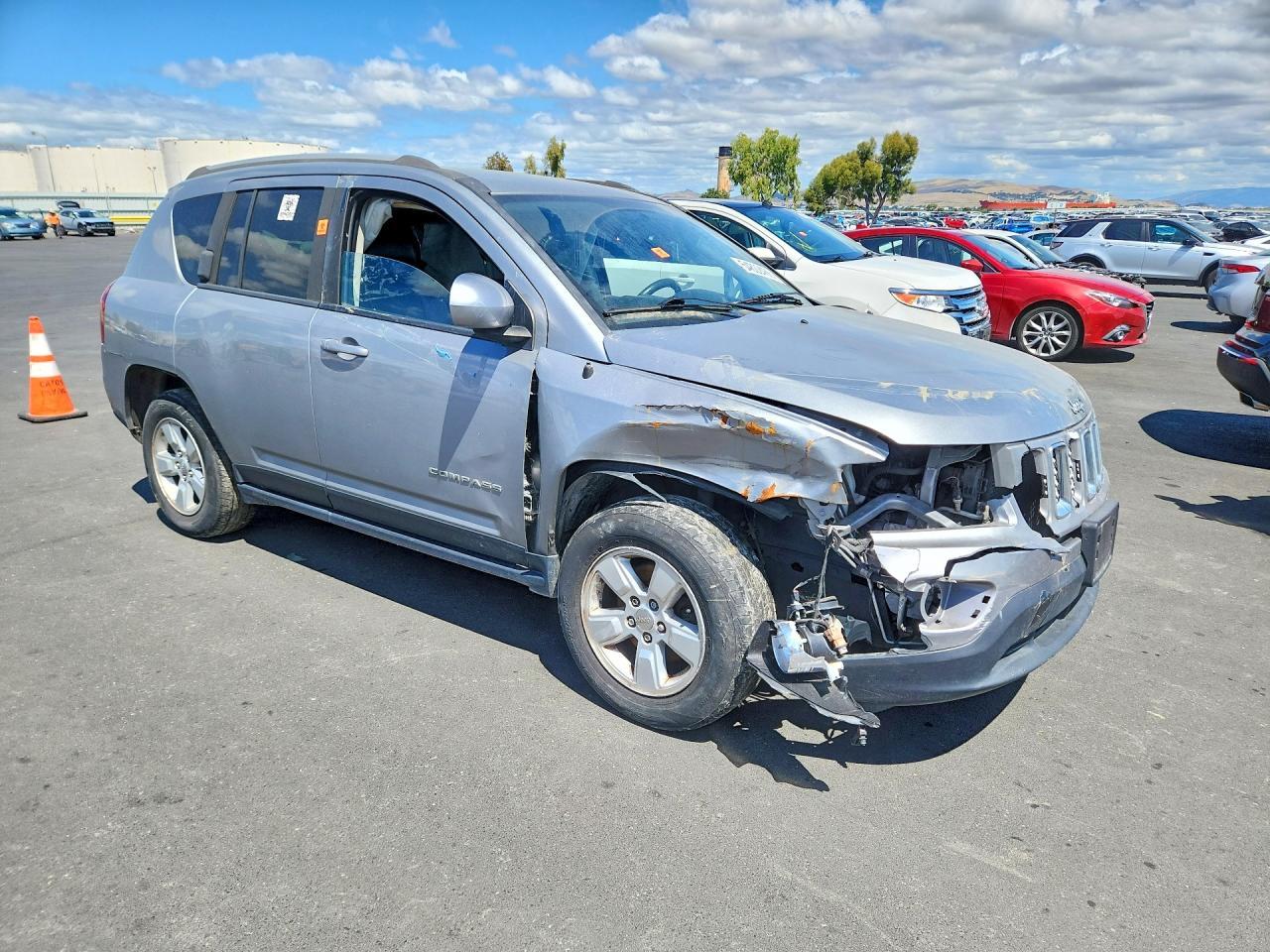2016 Jeep Compass Latitude - Image 4
