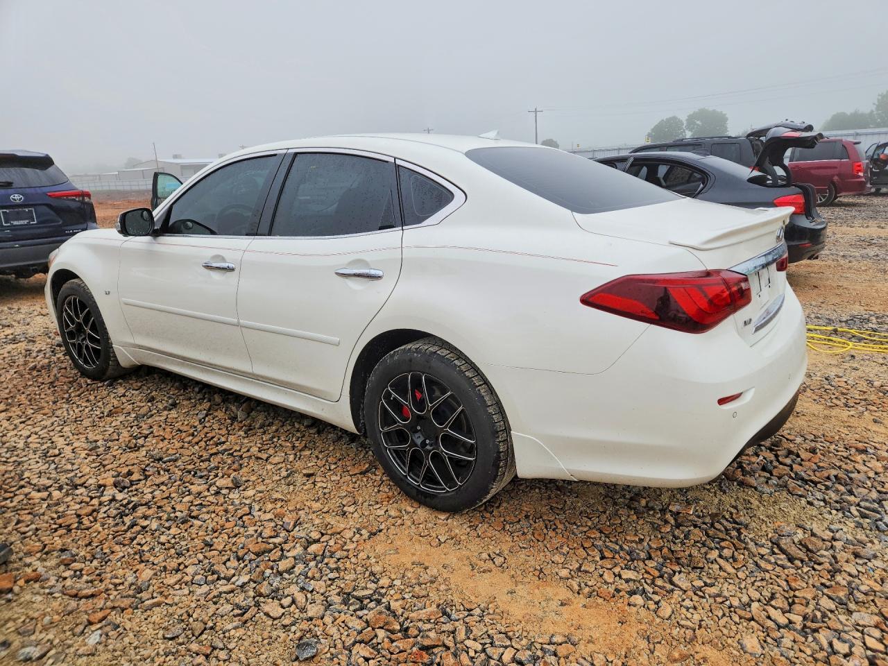 2019 Infiniti Q70 3.7 Luxe - Image 2