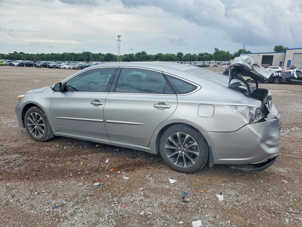 2016 Toyota Avalon Hybrid Xle Premium - Image 2