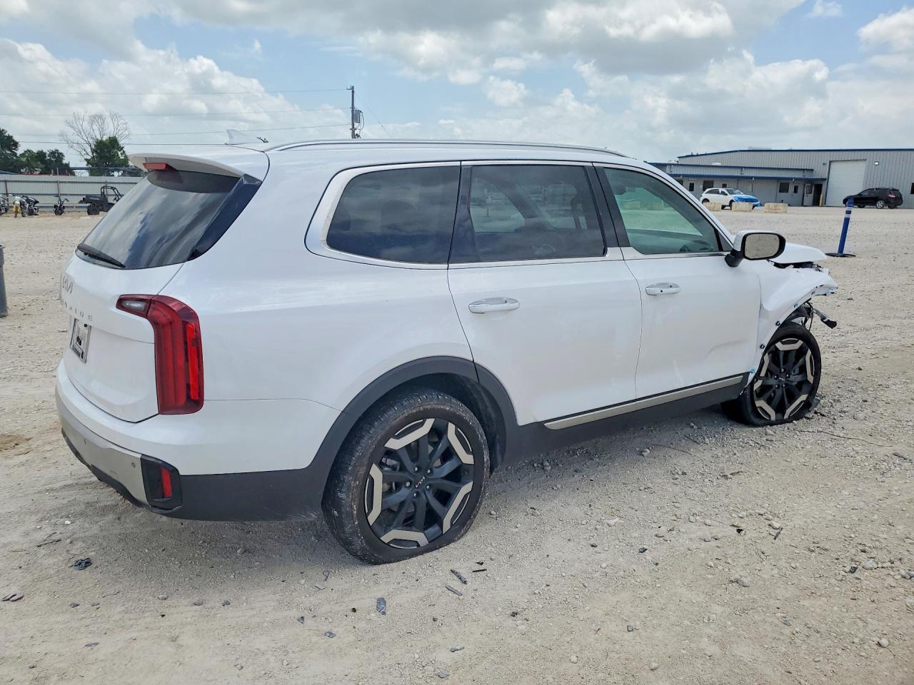 2024 Kia Telluride S - Image 3