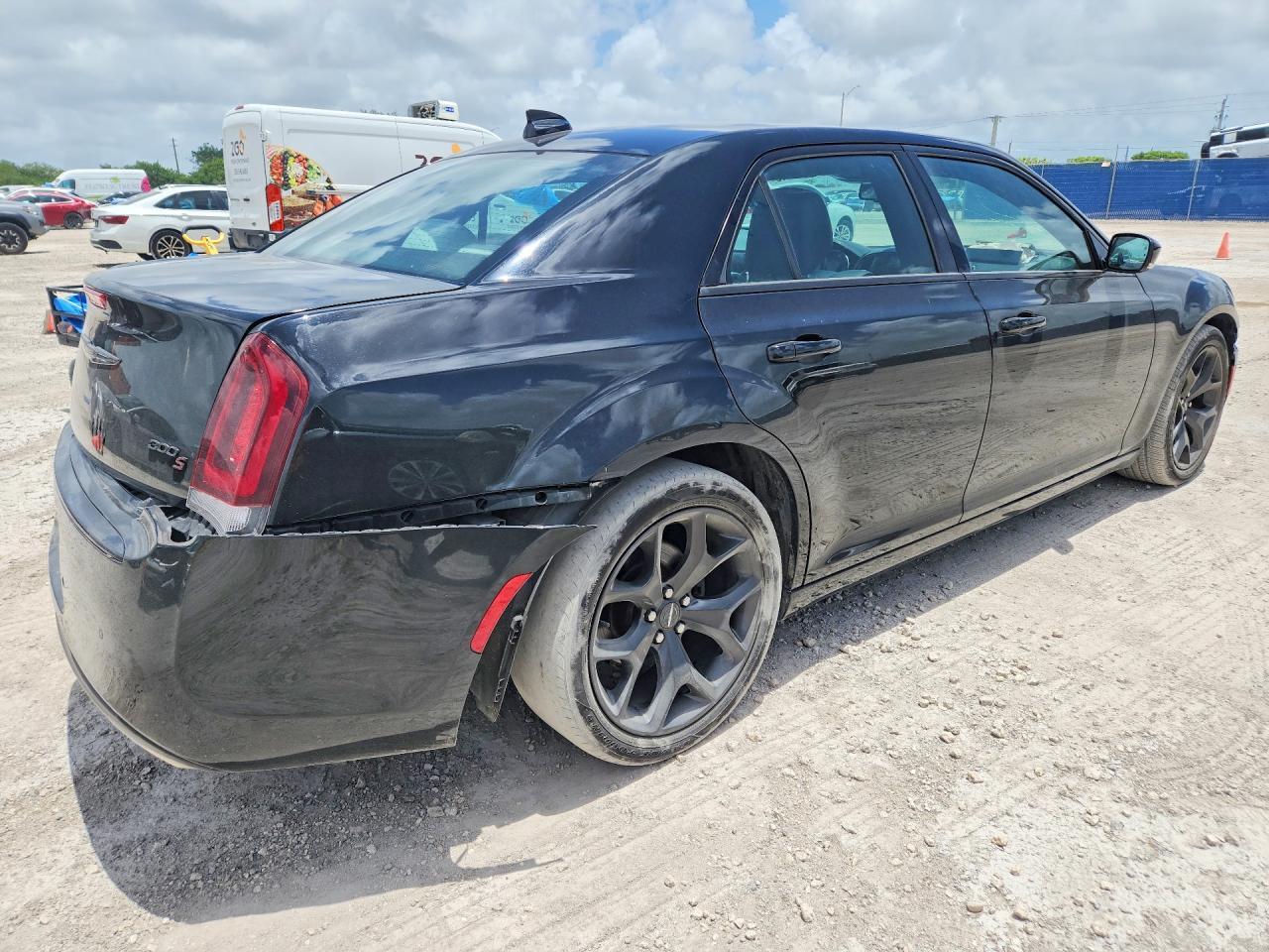 2021 Chrysler 300 S - Фото 3