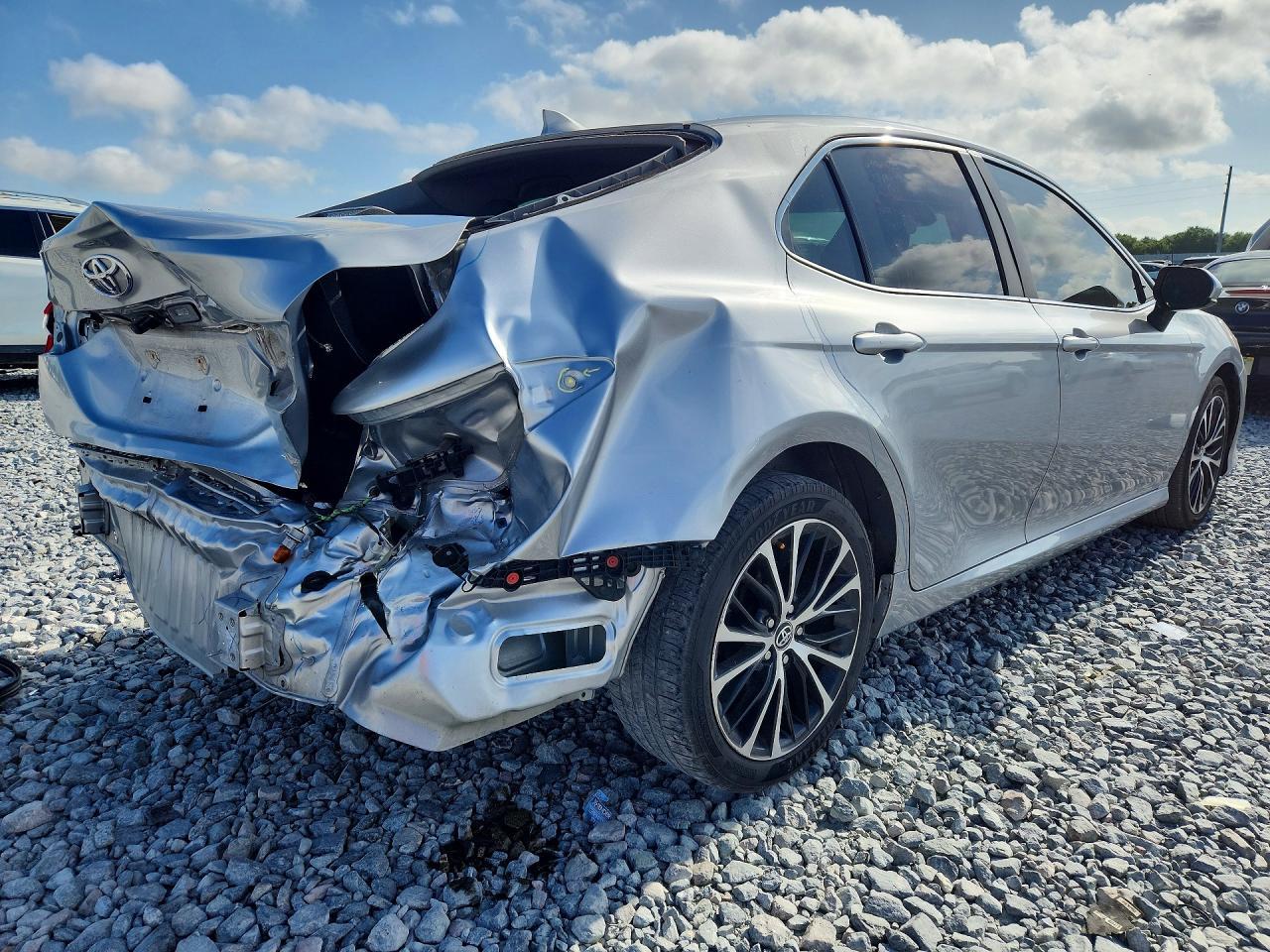 2022 Toyota Camry Le - Фото 3
