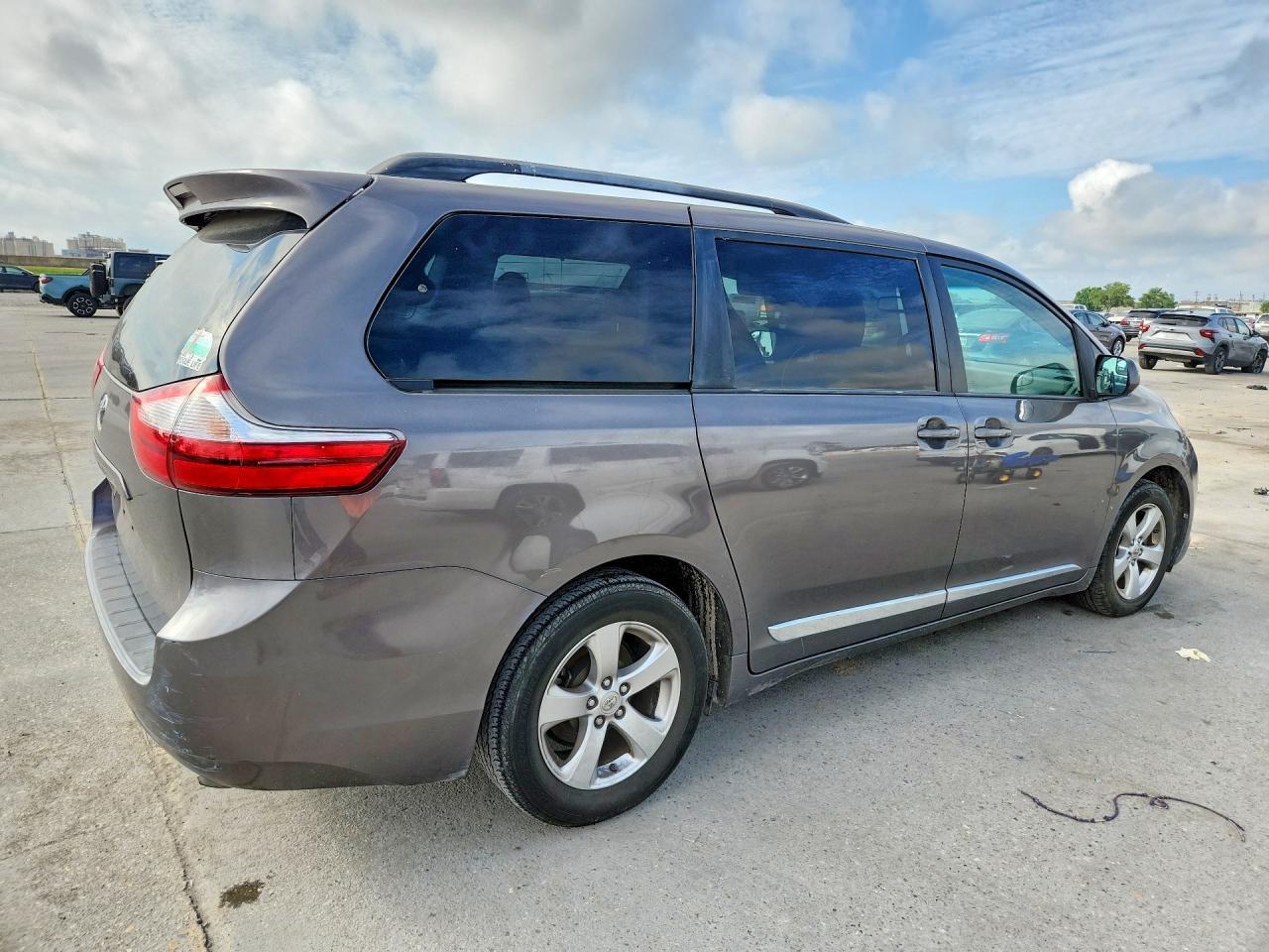 2017 Toyota Sienna Le - Фото 3