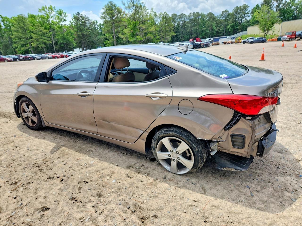 2013 Hyundai Elantra Gls - Image 2