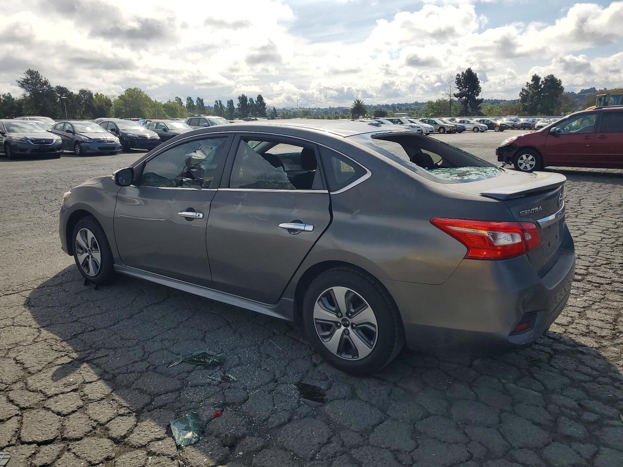 2017 Nissan Sentra Sr - Image 2