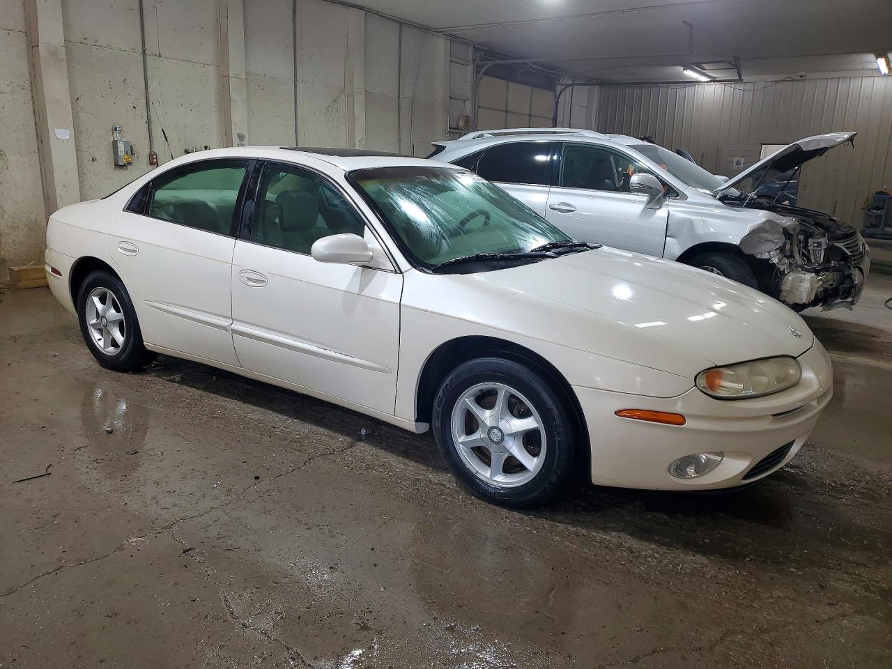 2002 Oldsmobile Aurora - Image 4