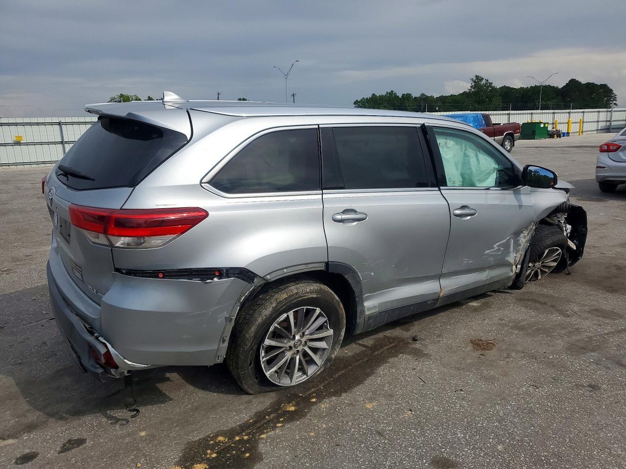 2019 Toyota Highlander Xle - Image 3