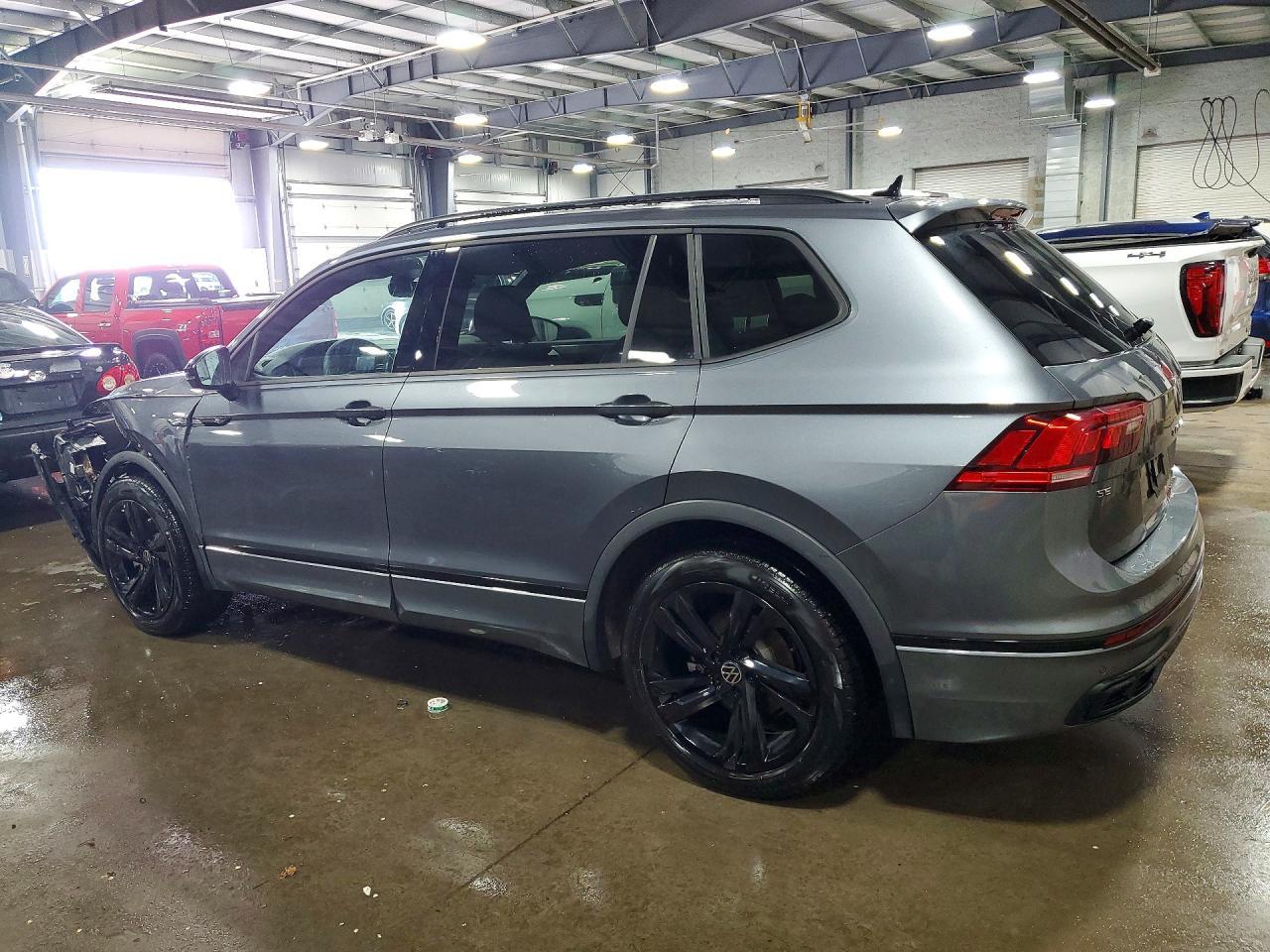 2024 Volkswagen Tiguan Se R-Line Black - Image 2