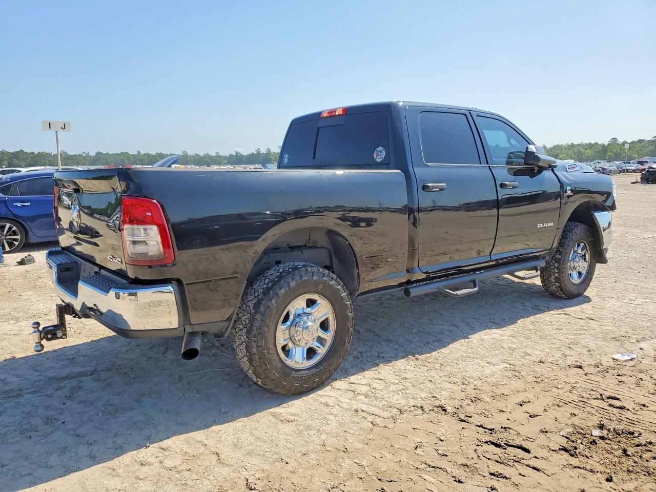 2022 Ram 2500 Tradesman - Image 3