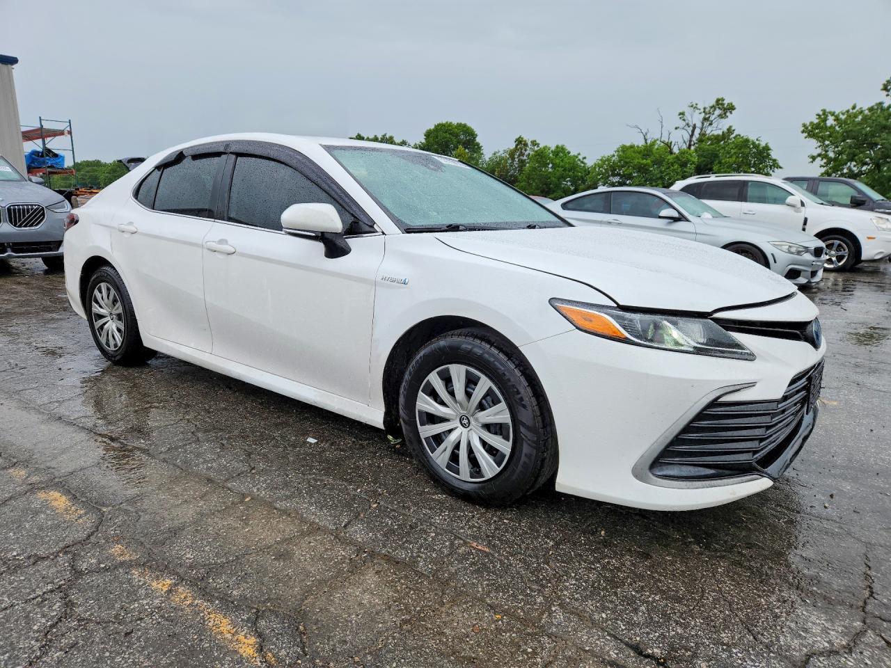 2021 Toyota Camry Le - Фото 4
