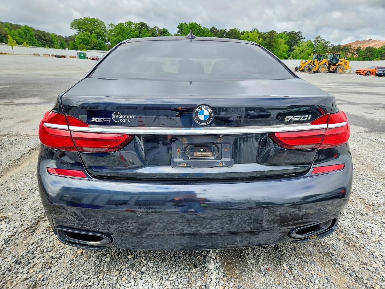2018 BMW 750 Xi - Image 6
