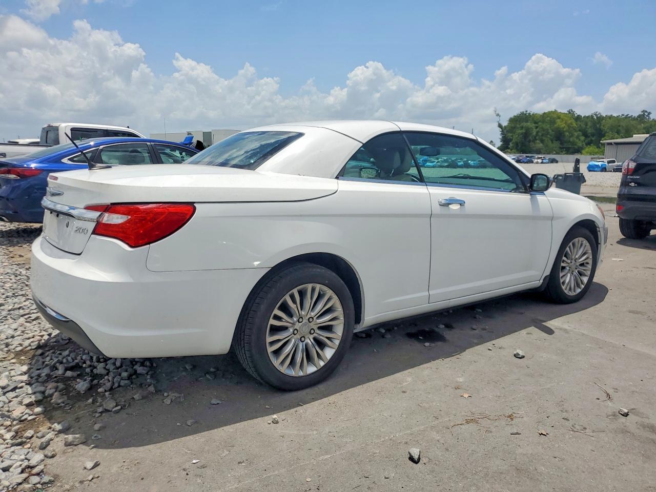 2011 Chrysler 200 Limited - Фото 3