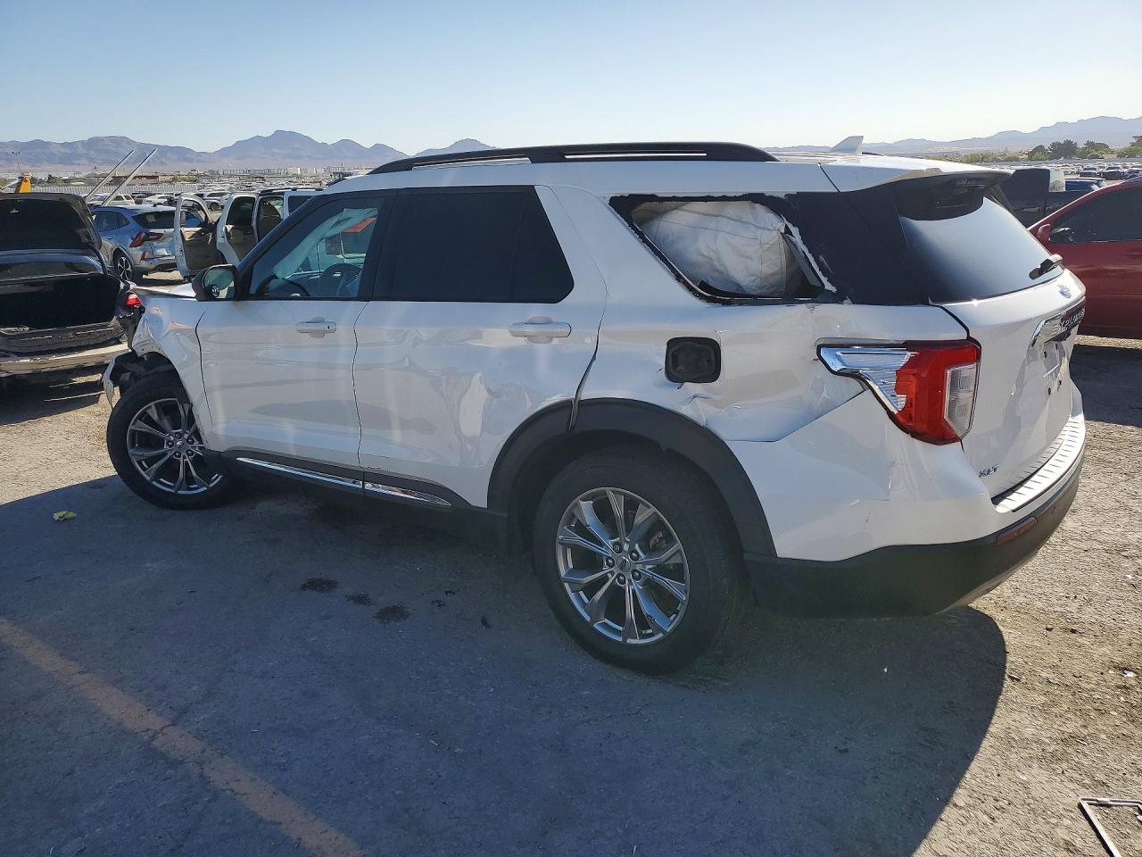 2022 Ford Explorer Xlt - Фото 2