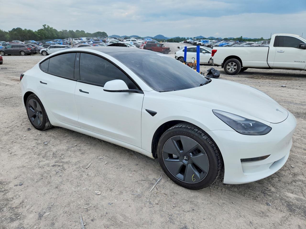 2023 Tesla Model 3 - Фото 4