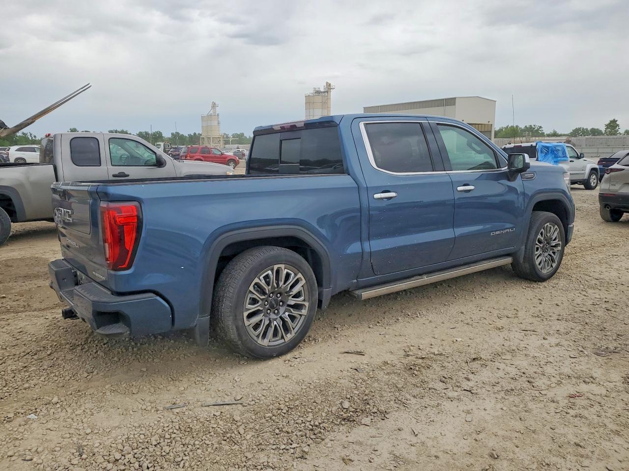 2024 GMC Sierra K1500 Denali Ultimate - Image 3