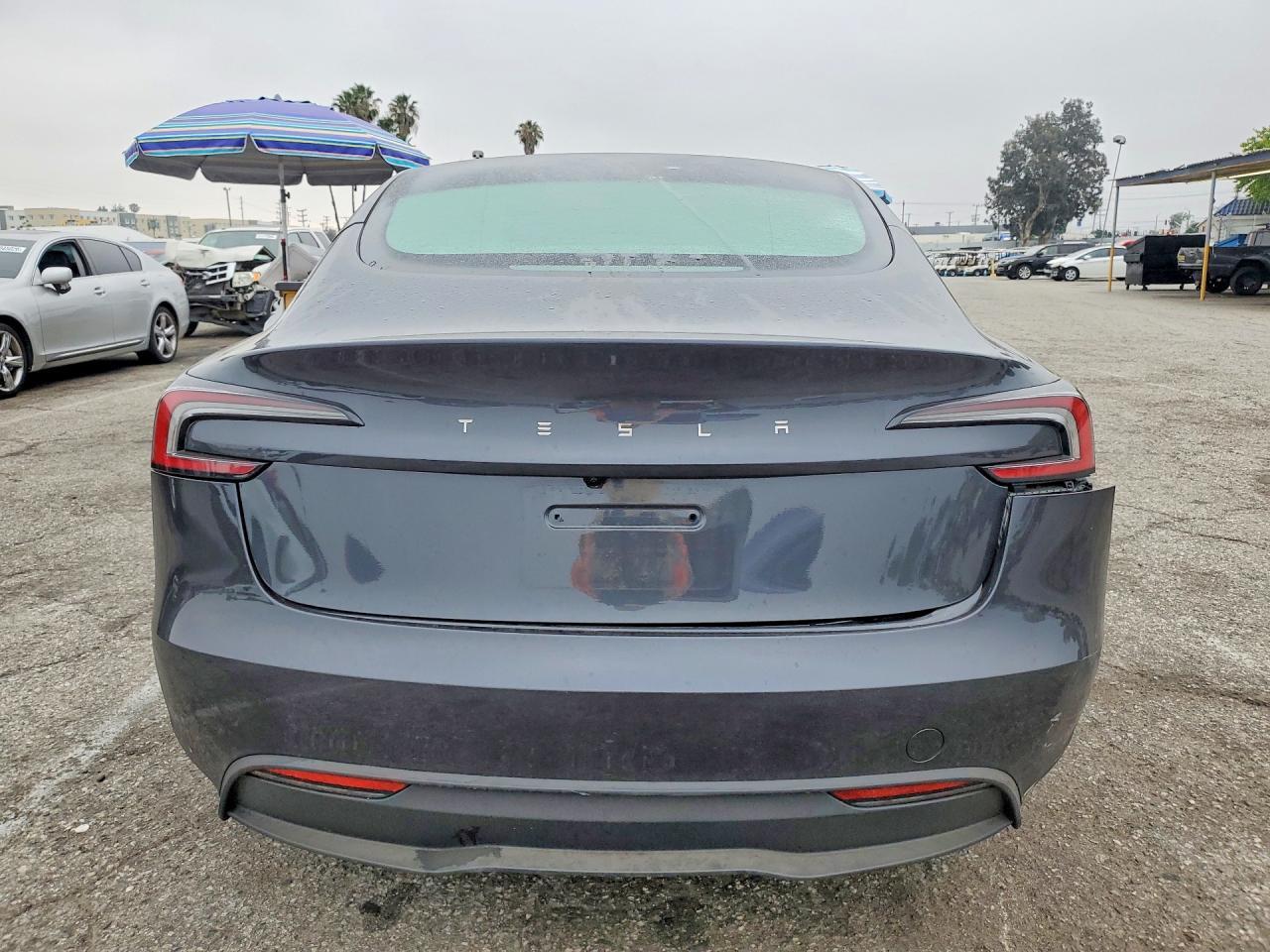 2025 Tesla Model 3 - Фото 6